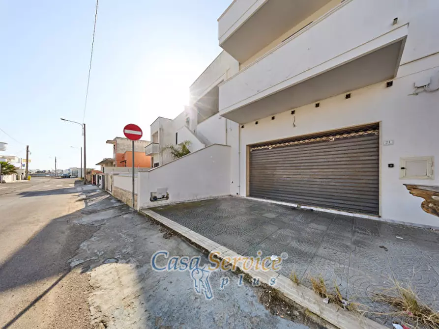 Immagine 42 di Negozio in vendita  in Lungomare Japigia a Ugento