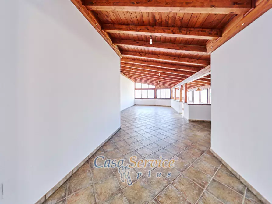 Immagine 44 di Negozio in vendita  in Lungomare Japigia a Ugento