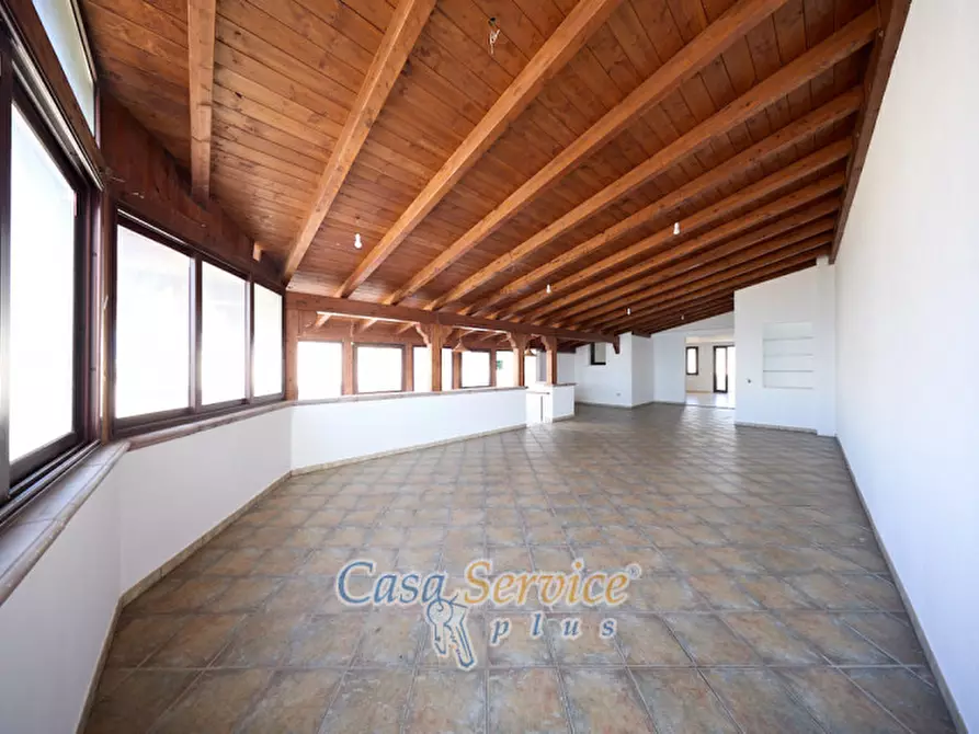 Immagine 46 di Negozio in vendita  in Lungomare Japigia a Ugento