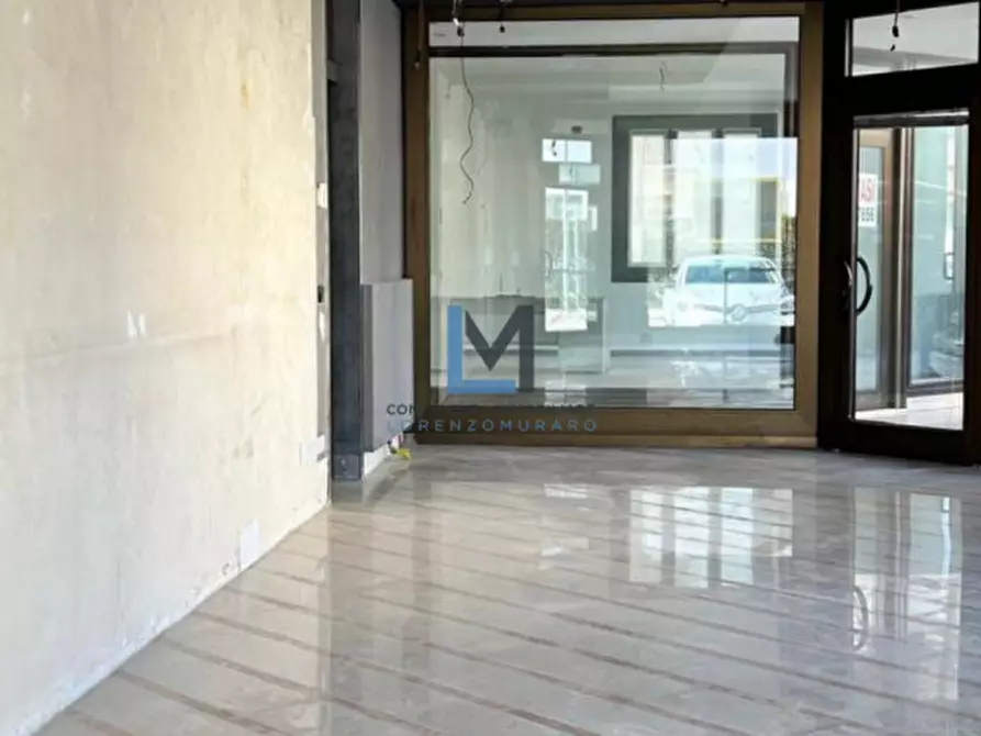 Immagine 4 di Negozio in affitto  a Montebelluna