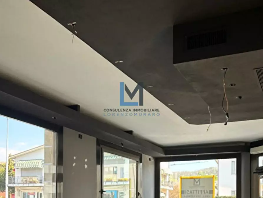 Immagine 7 di Negozio in affitto  a Montebelluna