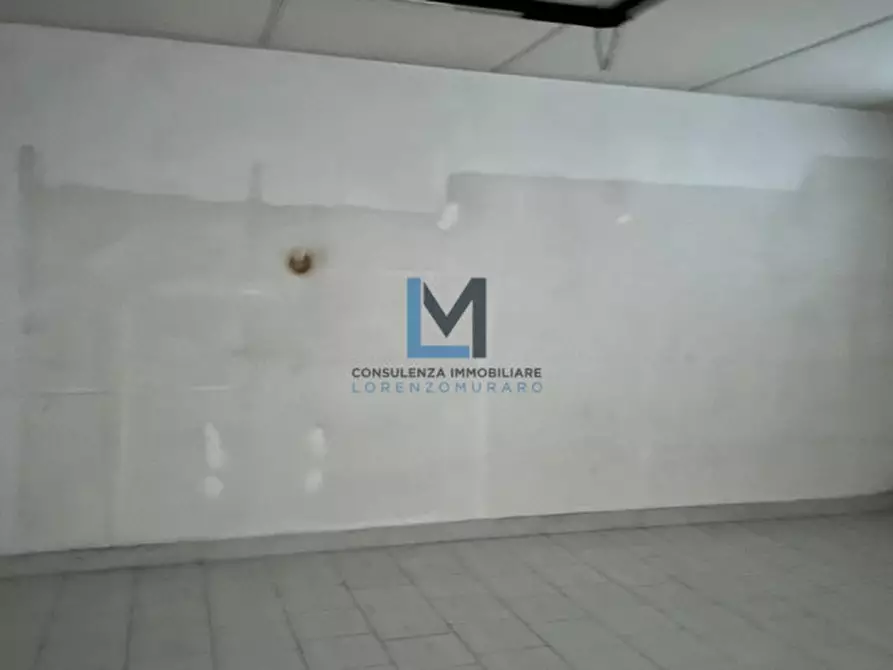 Immagine 9 di Negozio in affitto  a Montebelluna