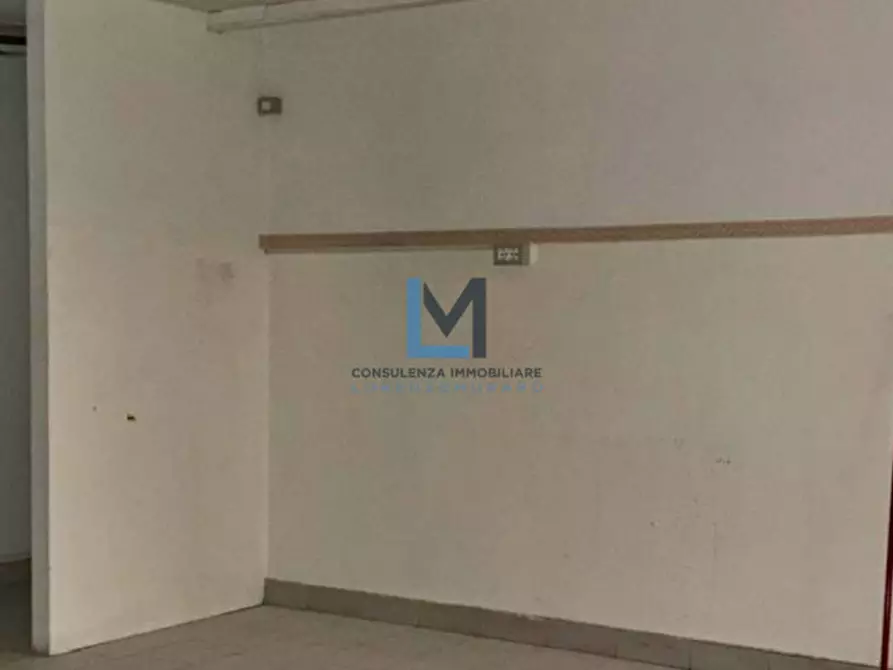 Immagine 10 di Negozio in affitto  a Montebelluna