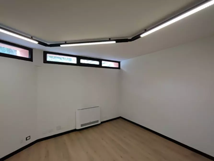 Immagine 12 di Ufficio in vendita  in via sottomori a Dolcè