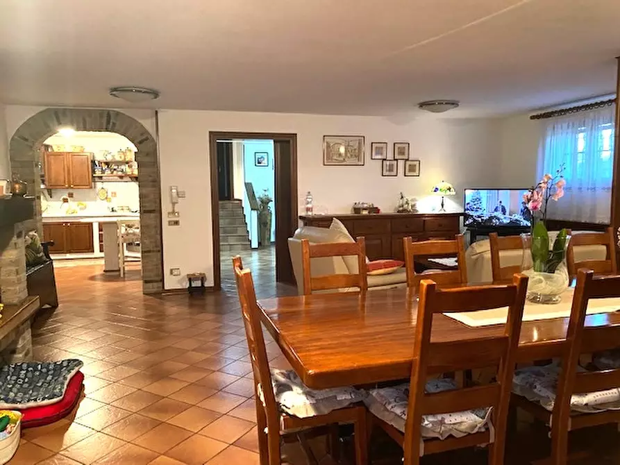 Immagine 2 di Casa indipendente in vendita  in via leopardi a Correzzola