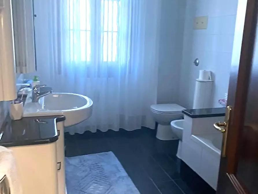 Immagine 13 di Casa indipendente in vendita  in via leopardi a Correzzola