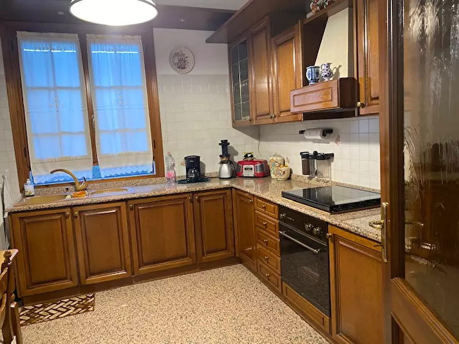 Immagine 15 di Casa indipendente in vendita  in via leopardi a Correzzola