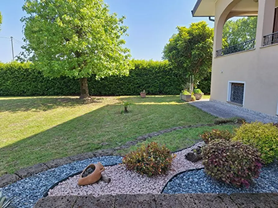 Immagine 21 di Casa indipendente in vendita  in via leopardi a Correzzola