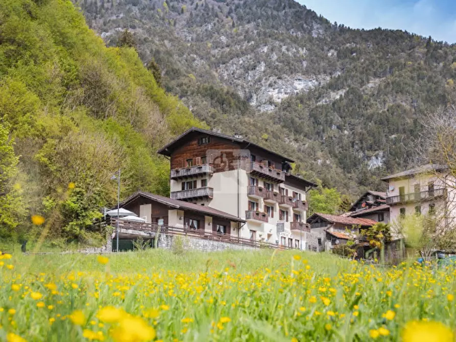 Immagine 1 di Hotel in vendita  in via unità d'italia a Ledro
