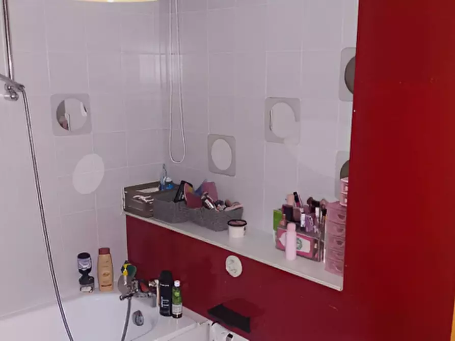 Immagine 3 di Appartamento in vendita  in Piazza Pertini n.11 a Taranto