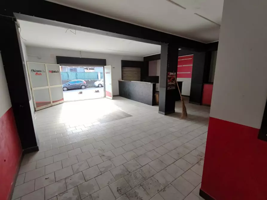 Immagine 3 di Negozio in vendita  in Via carrubella a Gravina Di Catania