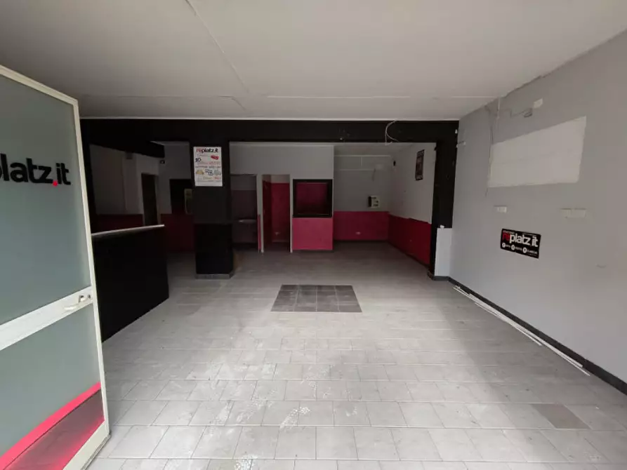 Immagine 7 di Negozio in vendita  in Via carrubella a Gravina Di Catania