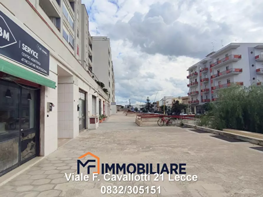 Immagine 2 di Negozio in vendita  in Via Taranto a Lecce