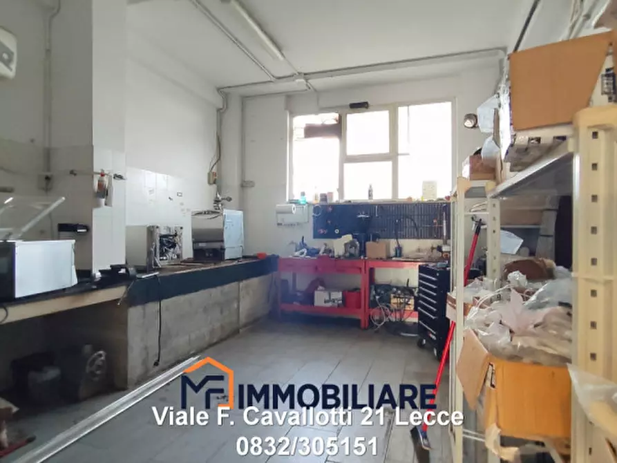 Immagine 4 di Negozio in vendita  in Via Taranto a Lecce