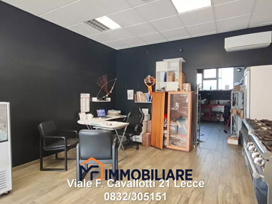 Immagine 5 di Negozio in vendita  in Via Taranto a Lecce