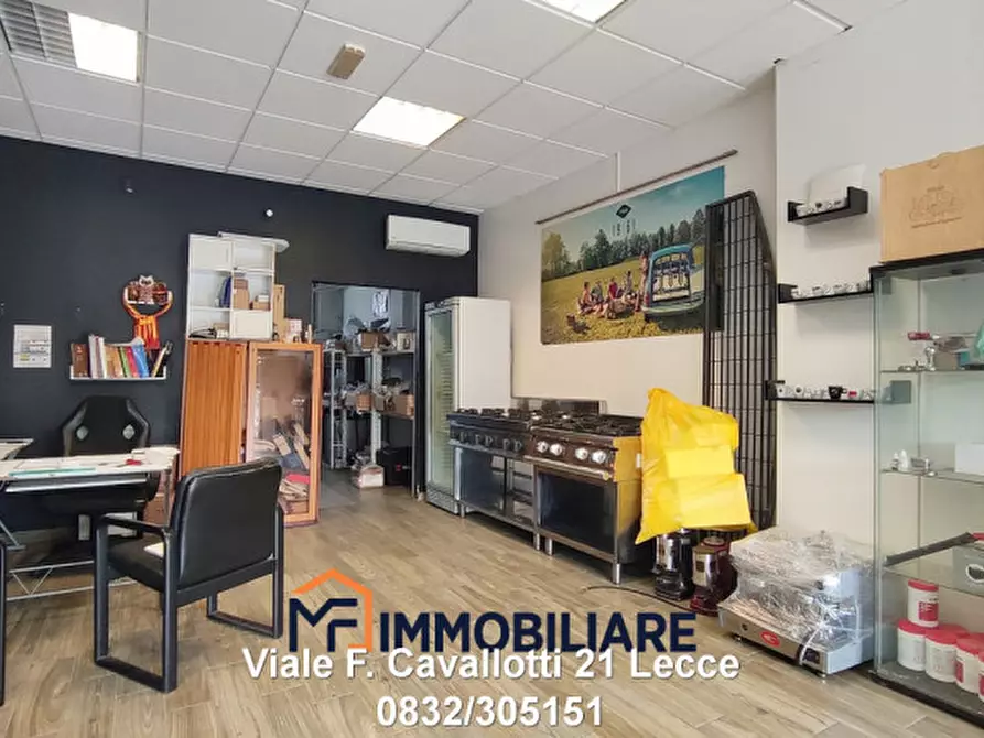 Immagine 6 di Negozio in vendita  in Via Taranto a Lecce