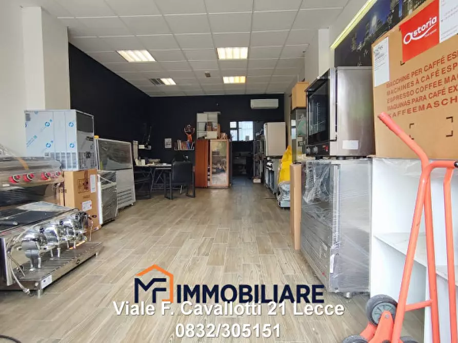 Immagine 7 di Negozio in vendita  in Via Taranto a Lecce