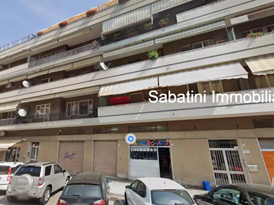Immagine 1 di Negozio in vendita  in Via Malagrida, 54 a Pescara