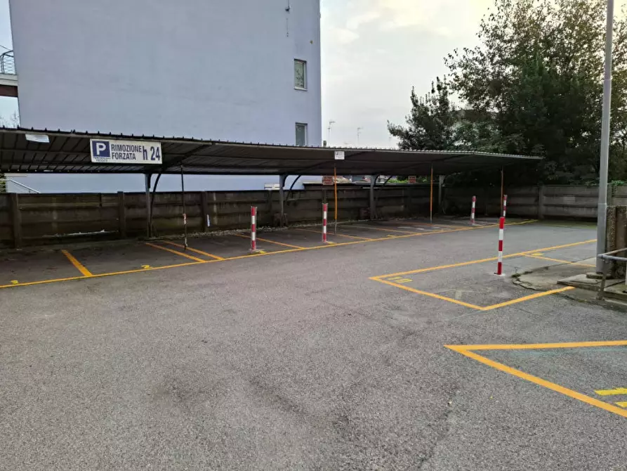 Immagine 1 di Posto auto in vendita  in Corso del Popolo a Rovigo