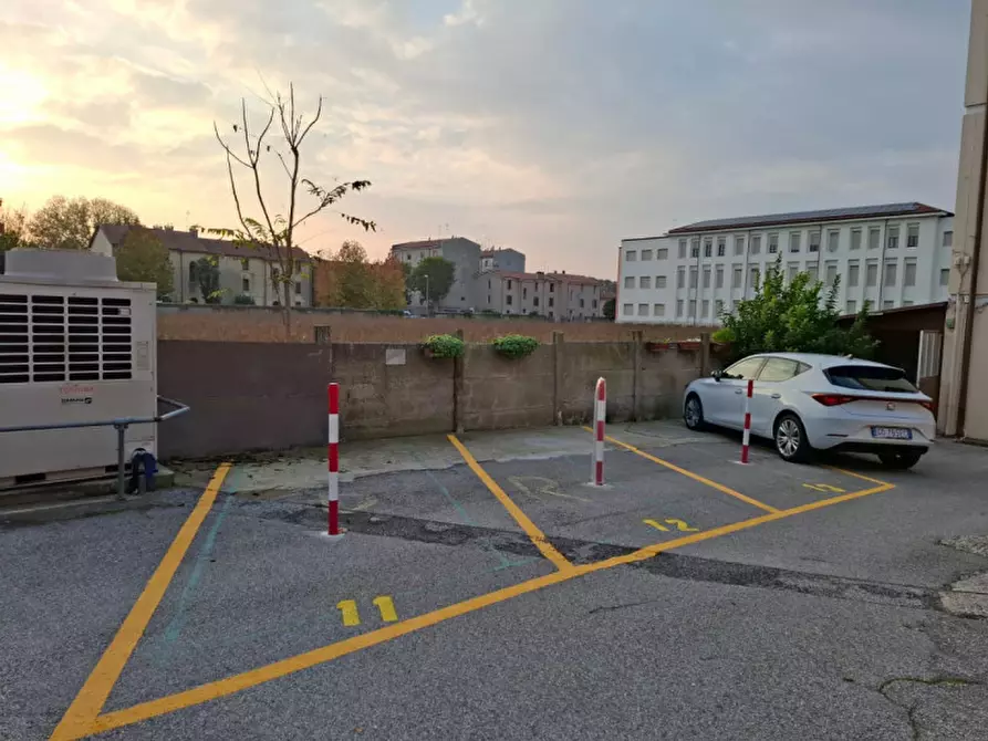 Immagine 2 di Posto auto in vendita  in Corso del Popolo a Rovigo