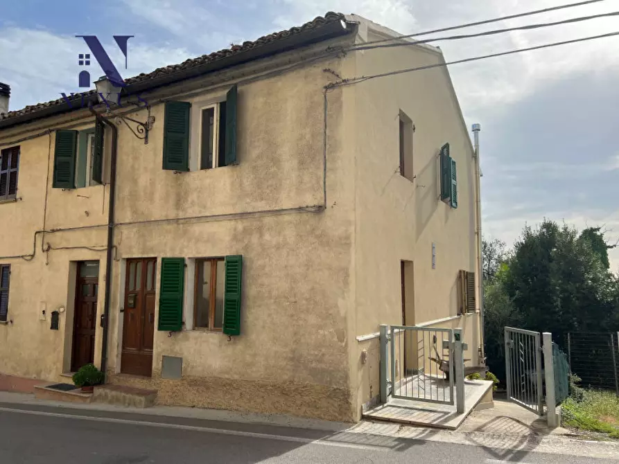 Immagine 2 di Villetta a schiera in vendita  a San Costanzo