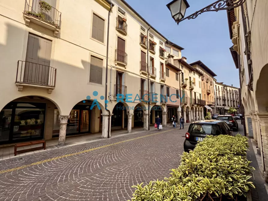 Immagine 1 di Attico in vendita  a Vicenza