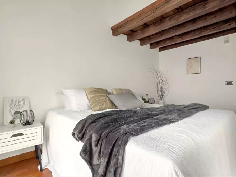 Immagine 35 di Attico in vendita  a Vicenza