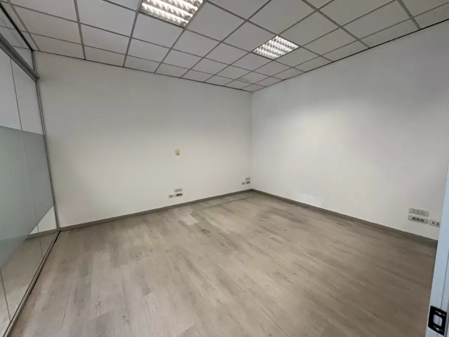 Immagine 4 di Negozio in affitto  in VIA TOSELLI a Firenze