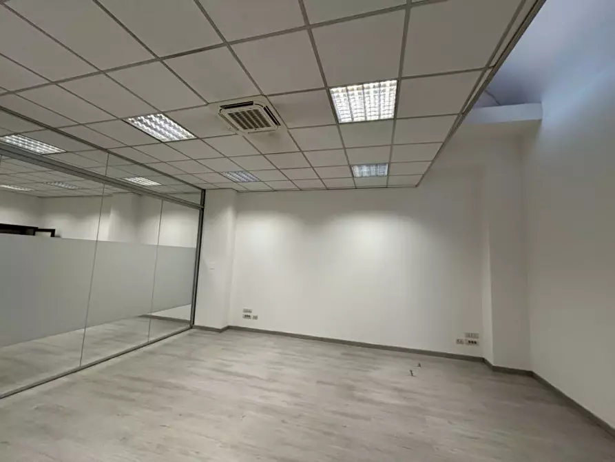 Immagine 19 di Negozio in affitto  in VIA TOSELLI a Firenze