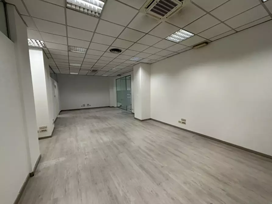 Immagine 20 di Negozio in affitto  in VIA TOSELLI a Firenze
