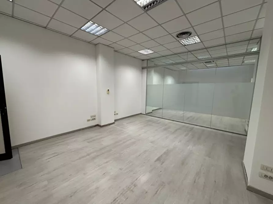 Immagine 22 di Negozio in affitto  in VIA TOSELLI a Firenze