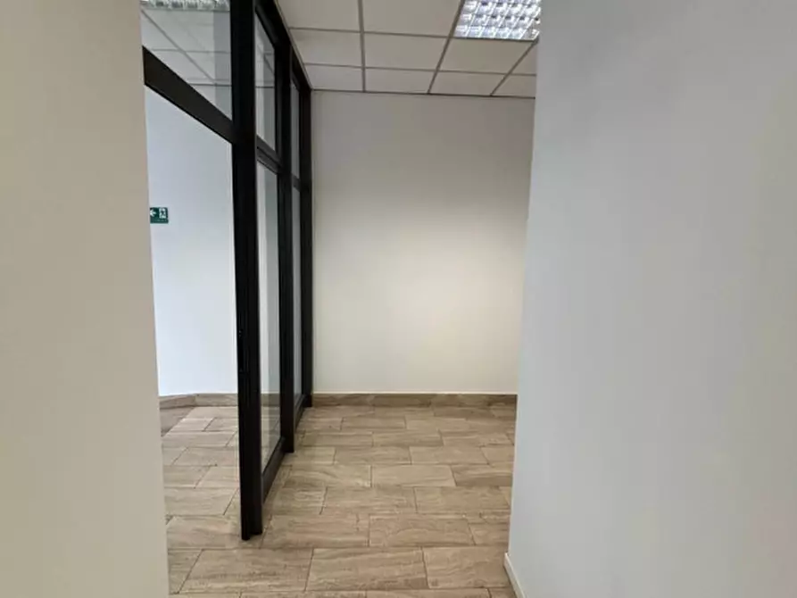 Immagine 23 di Negozio in affitto  in VIA TOSELLI a Firenze