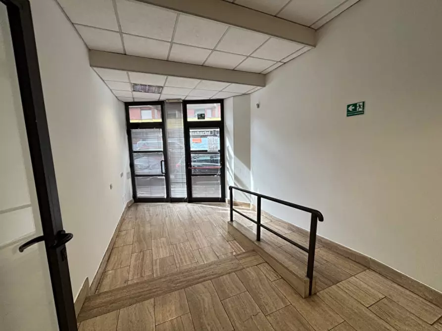 Immagine 25 di Negozio in affitto  in VIA TOSELLI a Firenze