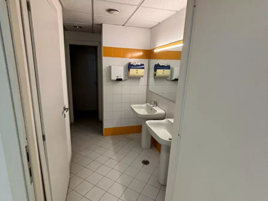 Immagine 26 di Negozio in affitto  in VIA TOSELLI a Firenze