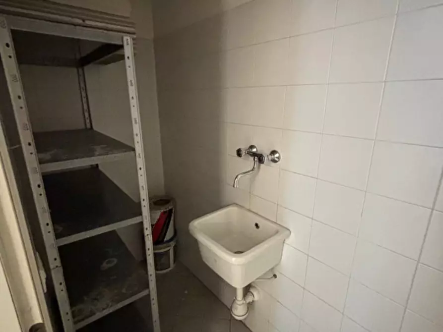 Immagine 29 di Negozio in affitto  in VIA TOSELLI a Firenze