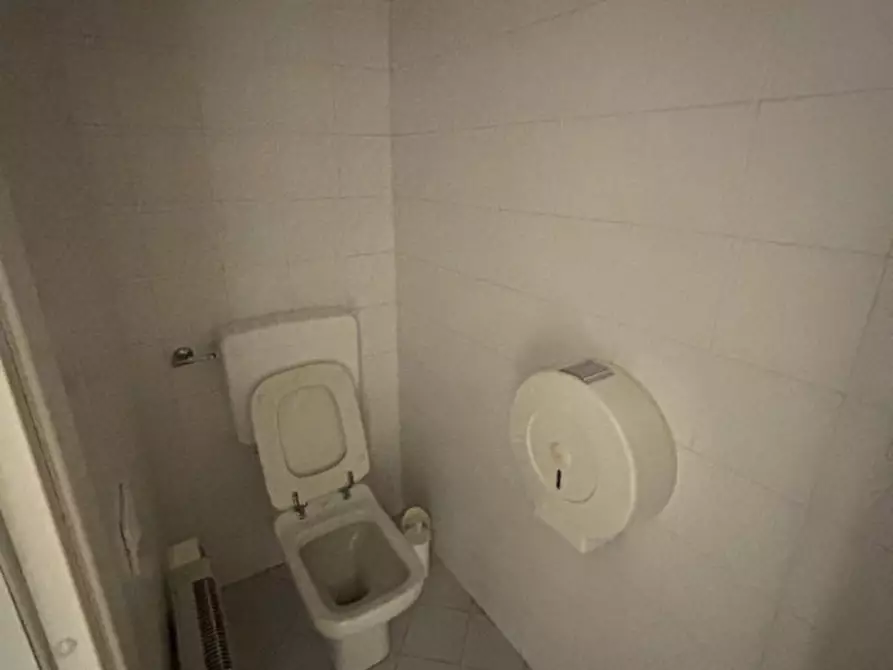 Immagine 30 di Negozio in affitto  in VIA TOSELLI a Firenze