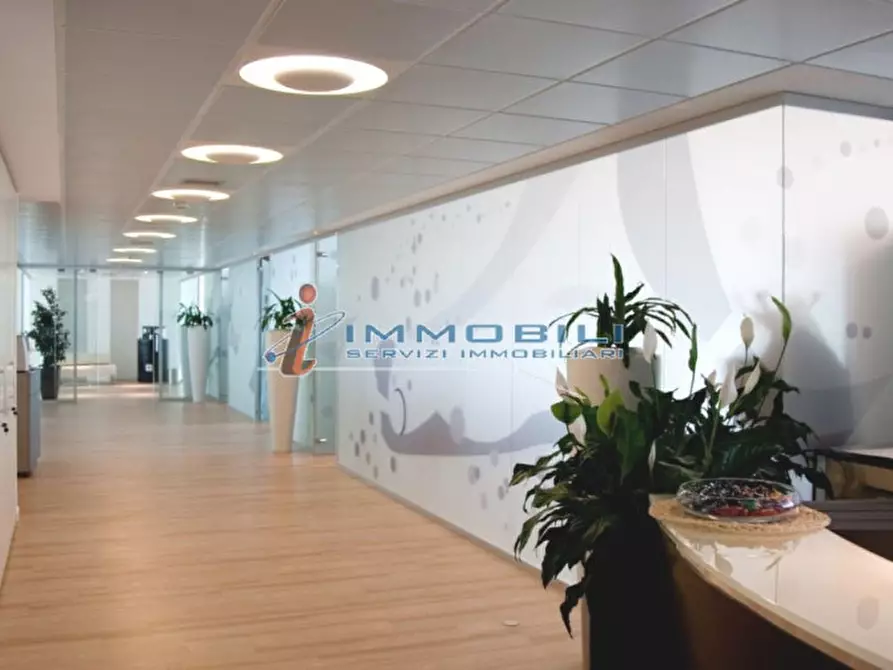 Immagine 2 di Ufficio in affitto  a Vimercate