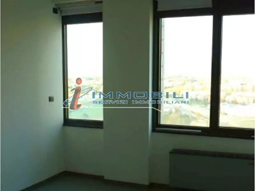 Immagine 8 di Ufficio in affitto  a Vimercate