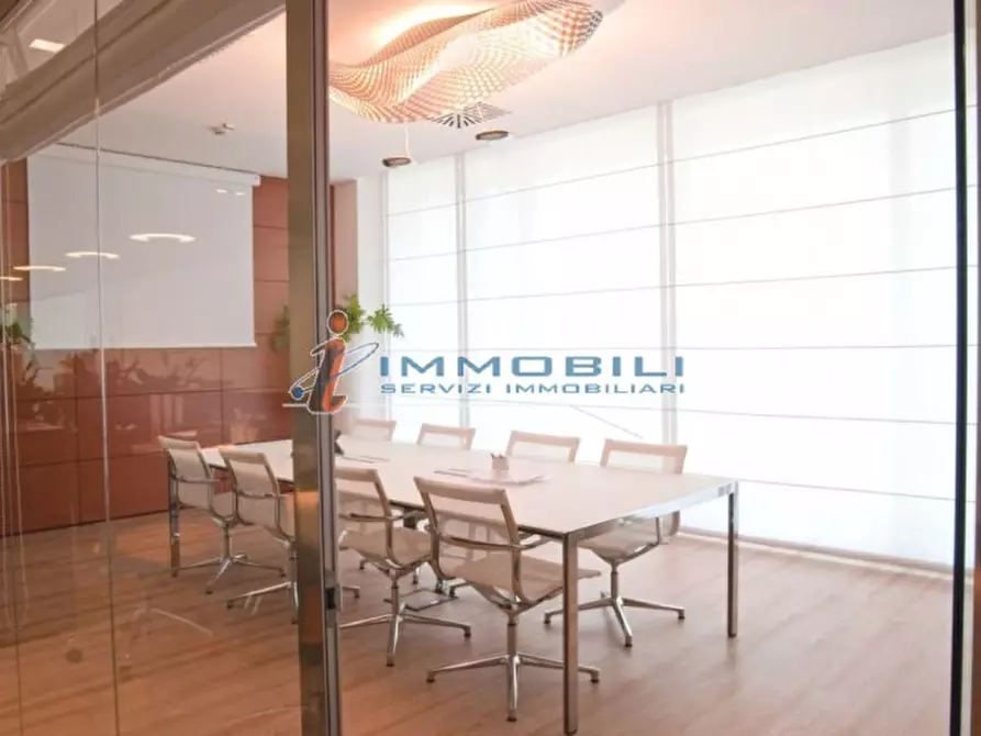 Immagine 3 di Ufficio in affitto  a Vimercate