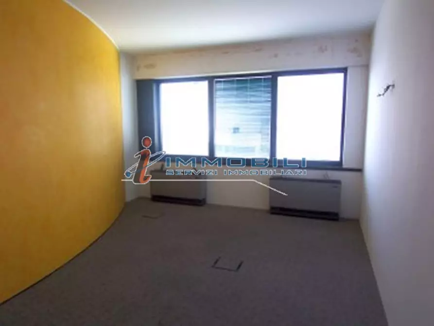 Immagine 6 di Ufficio in affitto  a Vimercate