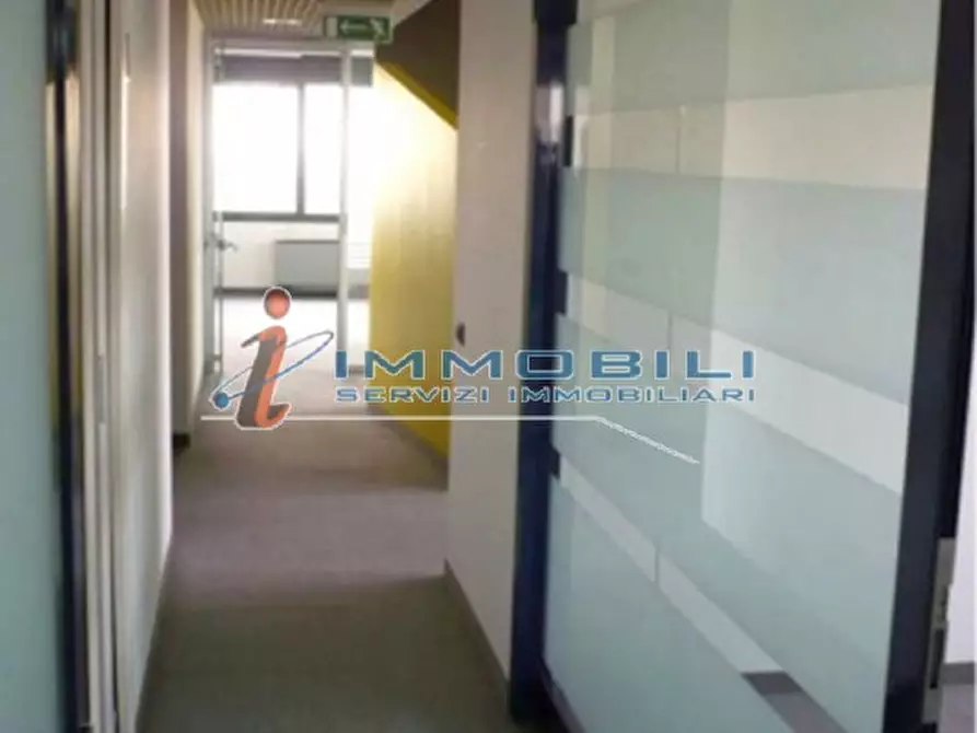 Immagine 7 di Ufficio in affitto  a Vimercate