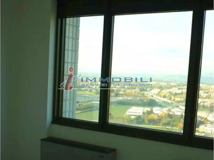 Immagine 10 di Ufficio in affitto  a Vimercate