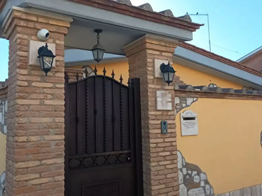 Immagine 1 di Villa in vendita  in via delle scuole a Fiumicino