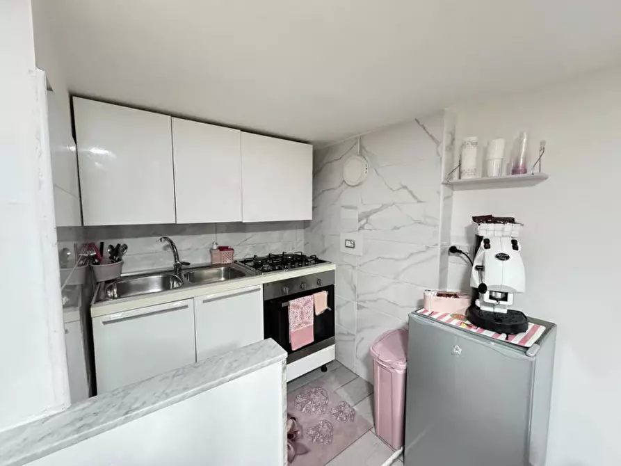 Immagine 8 di Appartamento in affitto  in strada della grazia a Napoli