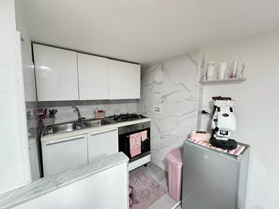 Immagine 29 di Appartamento in affitto  in strada della grazia a Napoli