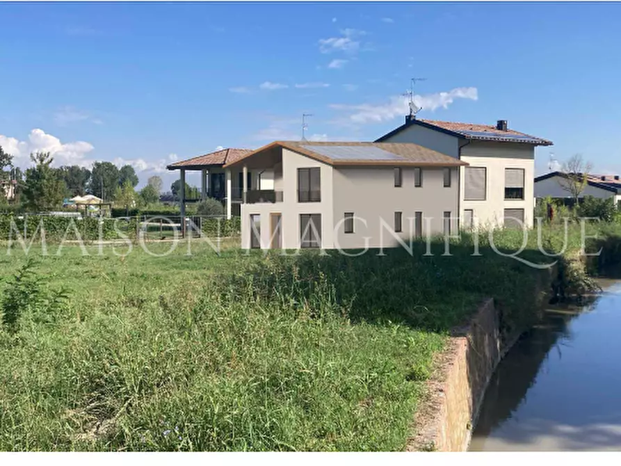 Immagine 1 di Villa in vendita  in vii gatti a Nonantola