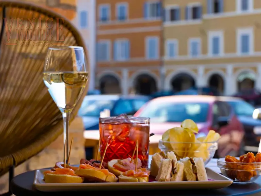 Immagine 3 di Attività commerciale in vendita  a Venezia