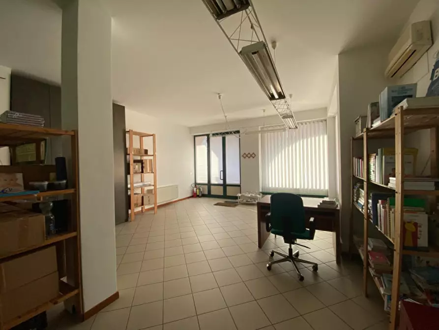 Immagine 5 di Negozio in vendita  in Via Pedagni a Veggiano