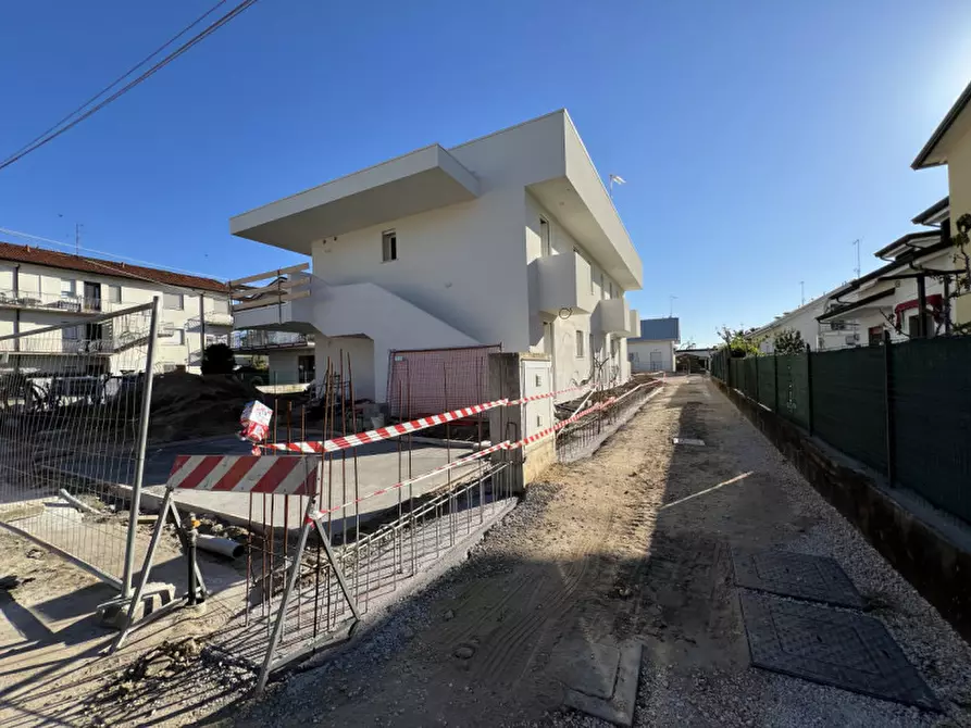 Immagine 32 di Appartamento in vendita  in Piazza Aurora a Jesolo