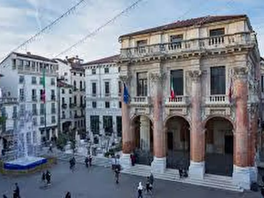 Immagine 1 di Palazzo in vendita  in Piazza Dei Signori a Vicenza